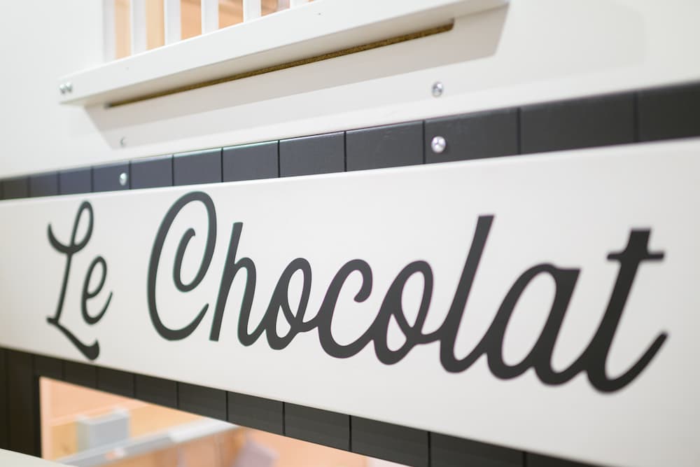 PimPam indoor playground, Le Chocolat sign