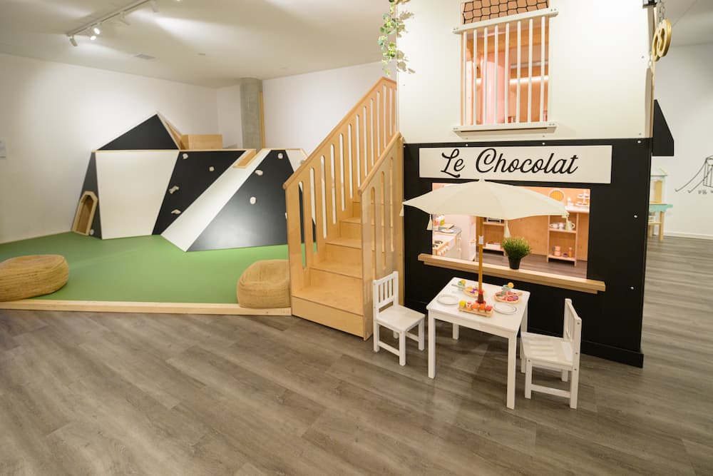 PimPam indoor playground, Le Chocolat and mountain in back