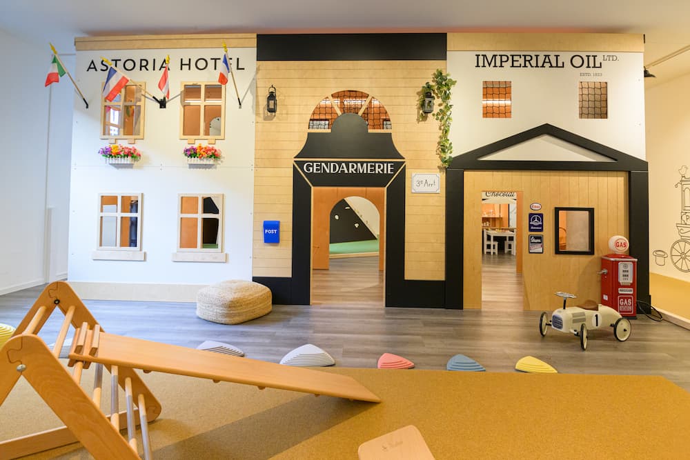 PimPam indoor playground, hotel, police station, workshop, gas station