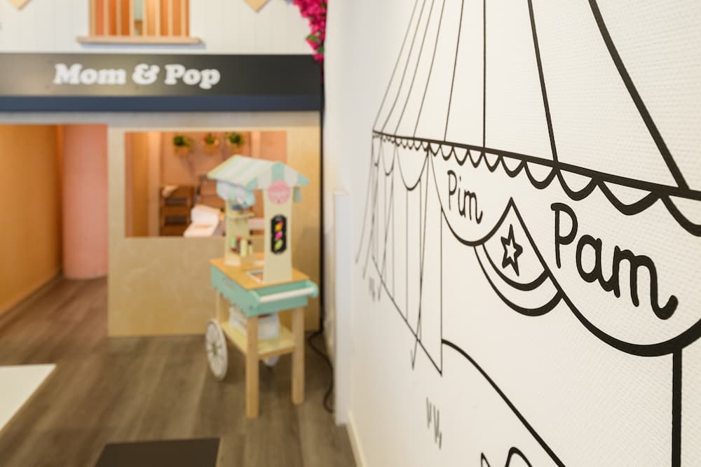 PimPam indoor playground, circus and icecream stand